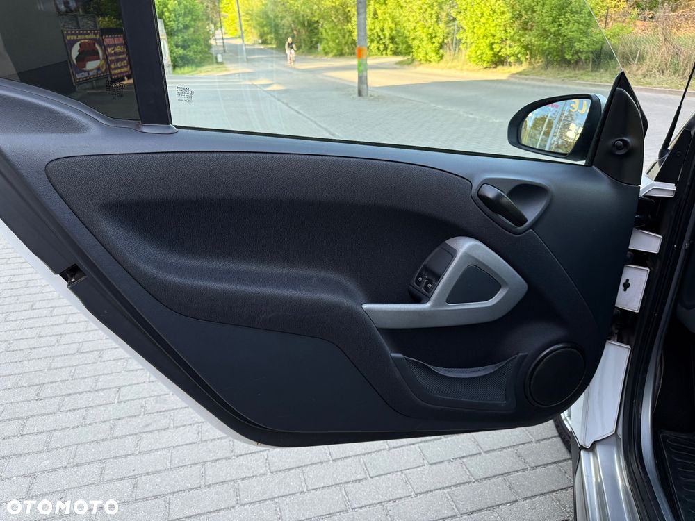 Smart Fortwo softouch black&white limited micro hybrid drive - 6