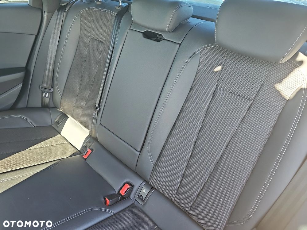 Audi A4 Limousine - 12