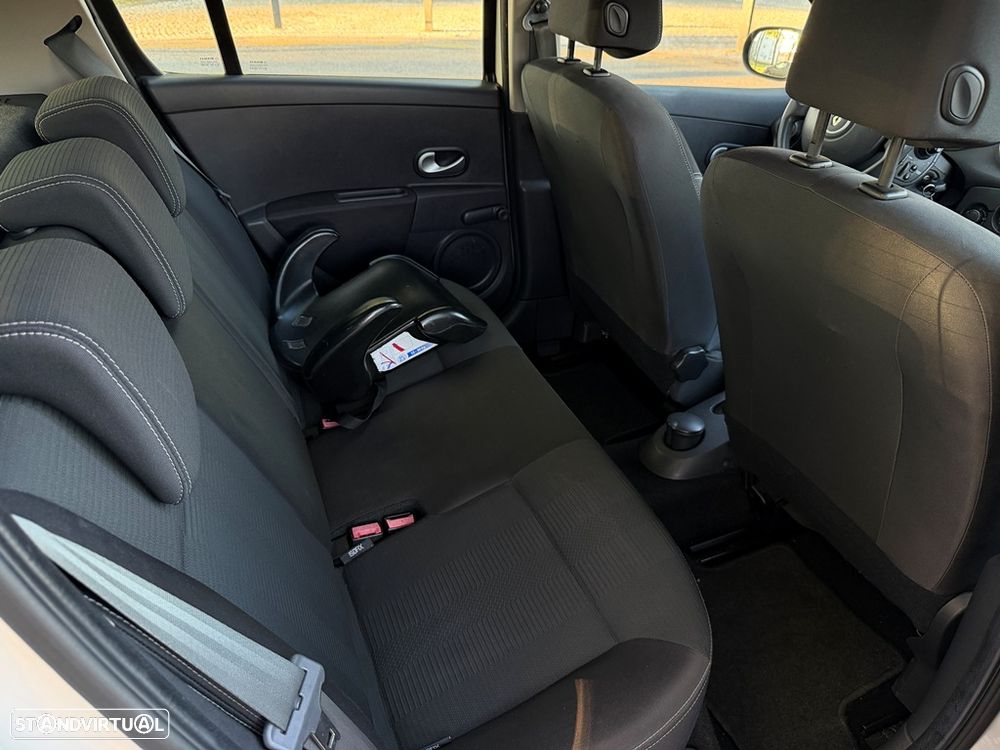 Renault Clio 1.5 dCi Dynamique S - 8