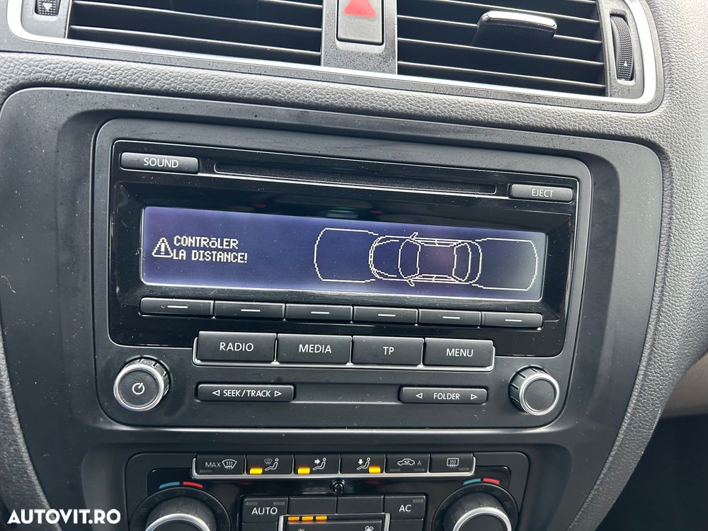 Volkswagen Jetta 1.6 TDI DSG Comfortline - 9