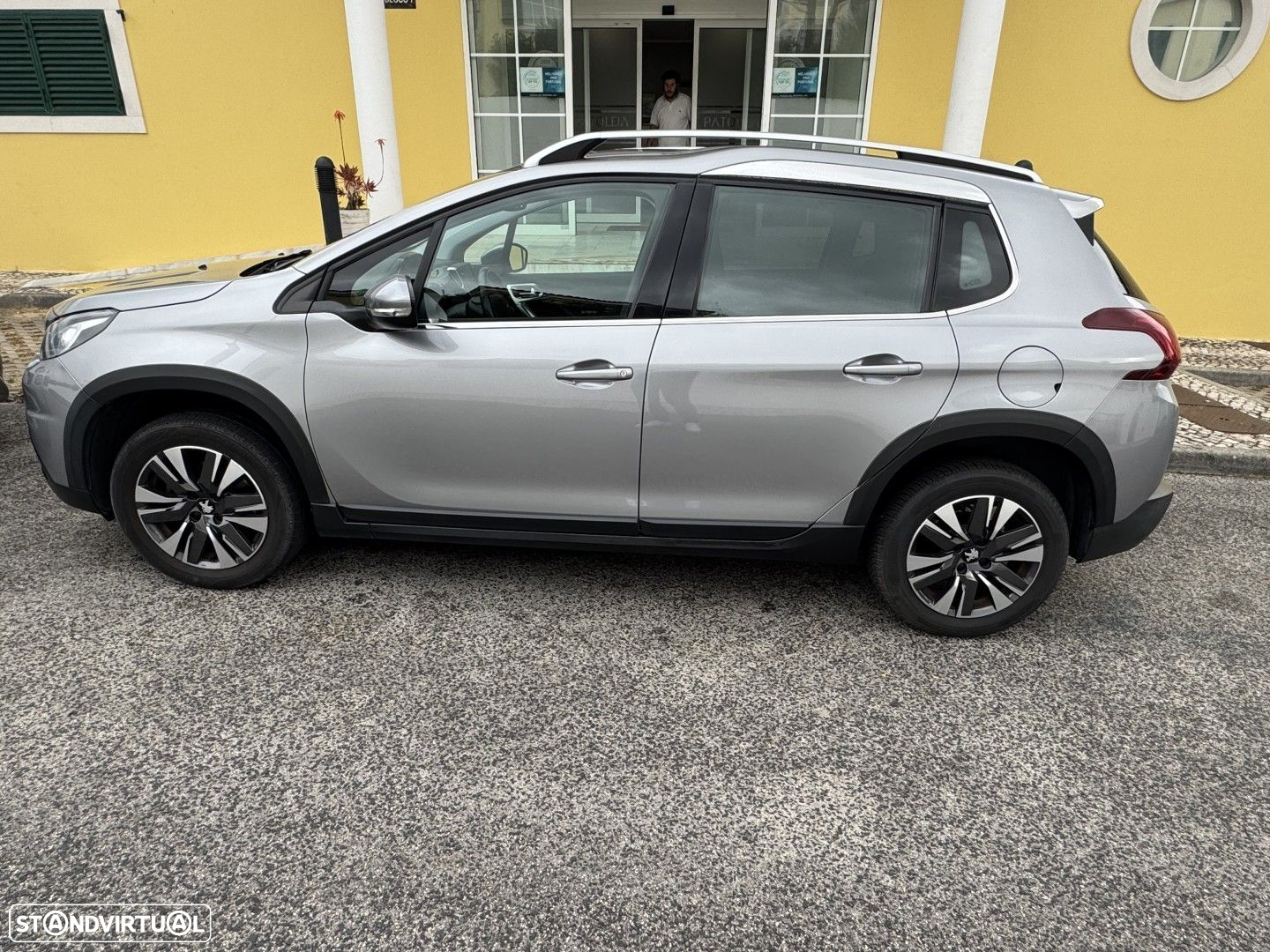 Peugeot 2008 1.2 PureTech Allure - 24