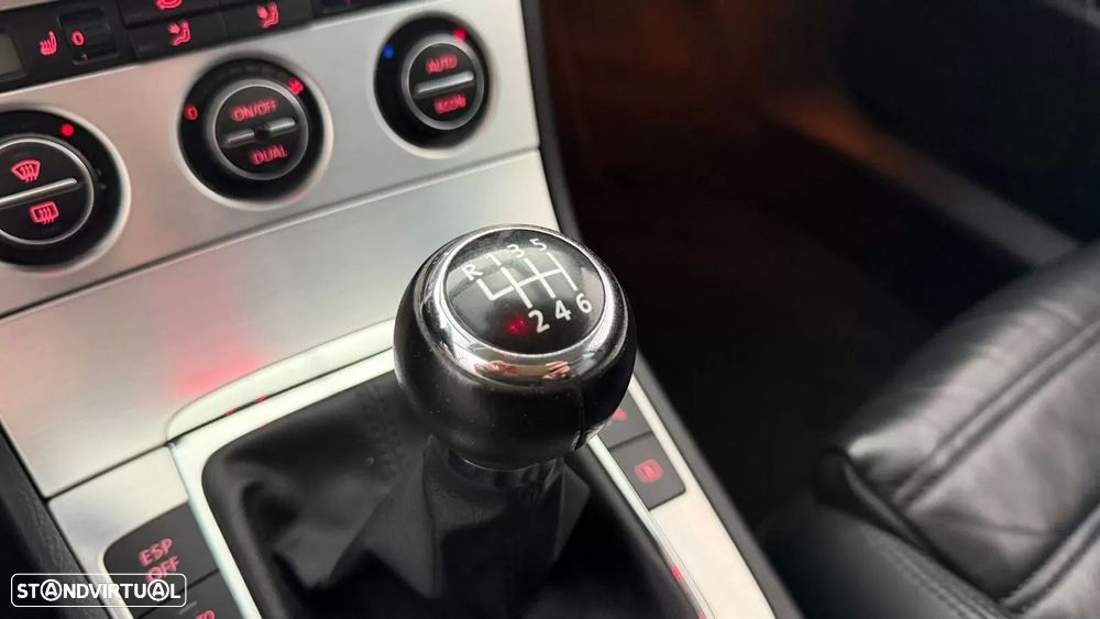 VW Passat 2.0 TDI Sport - 25