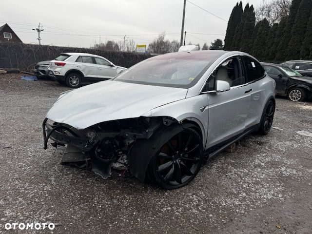 Tesla Model X - 2