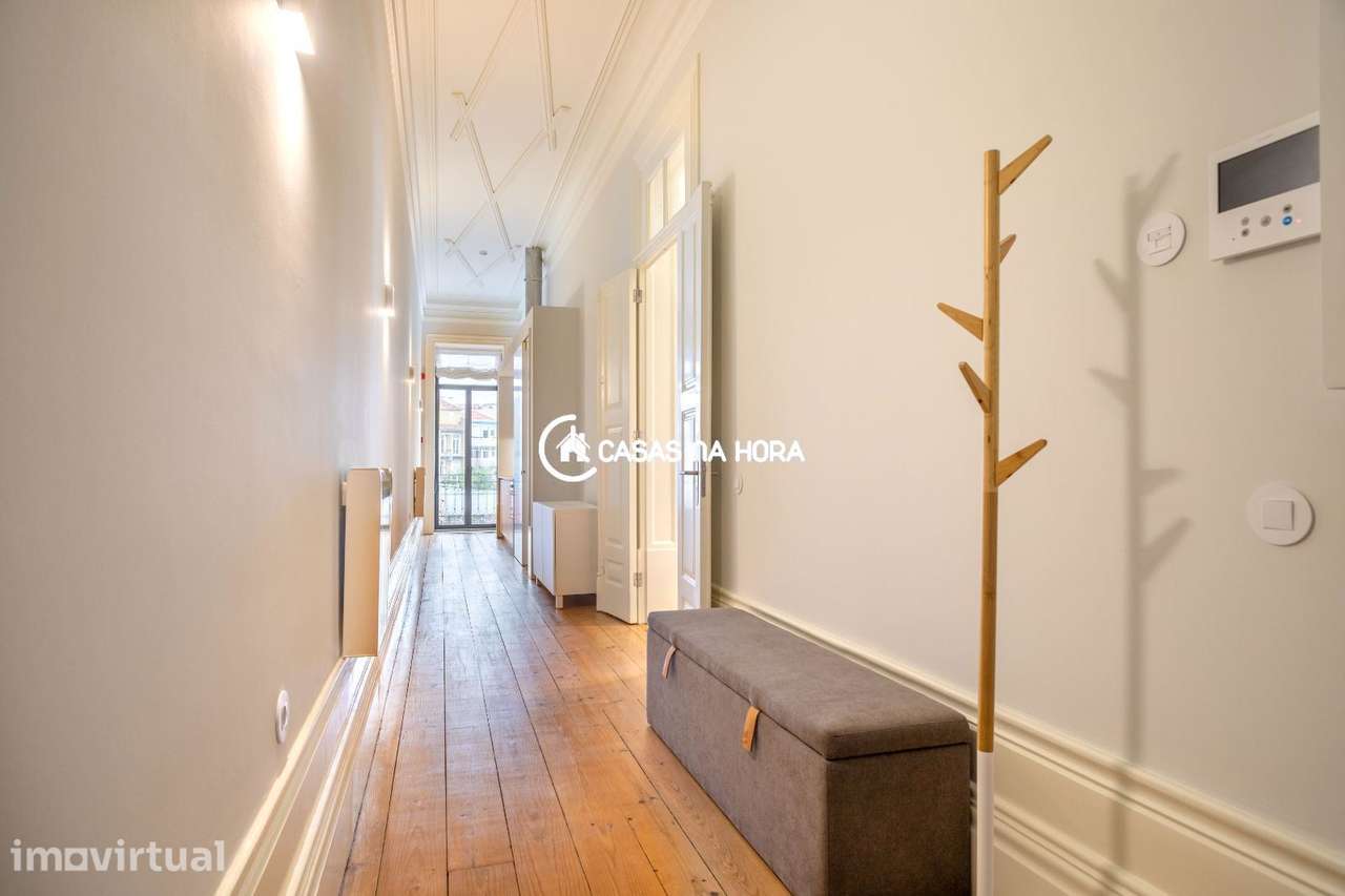 T2 Mobilado e Equipado | Condominio Fechado com Jardim - Grande imagem: 3/29