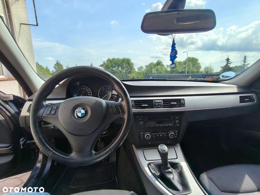 BMW Seria 3 318d - 11