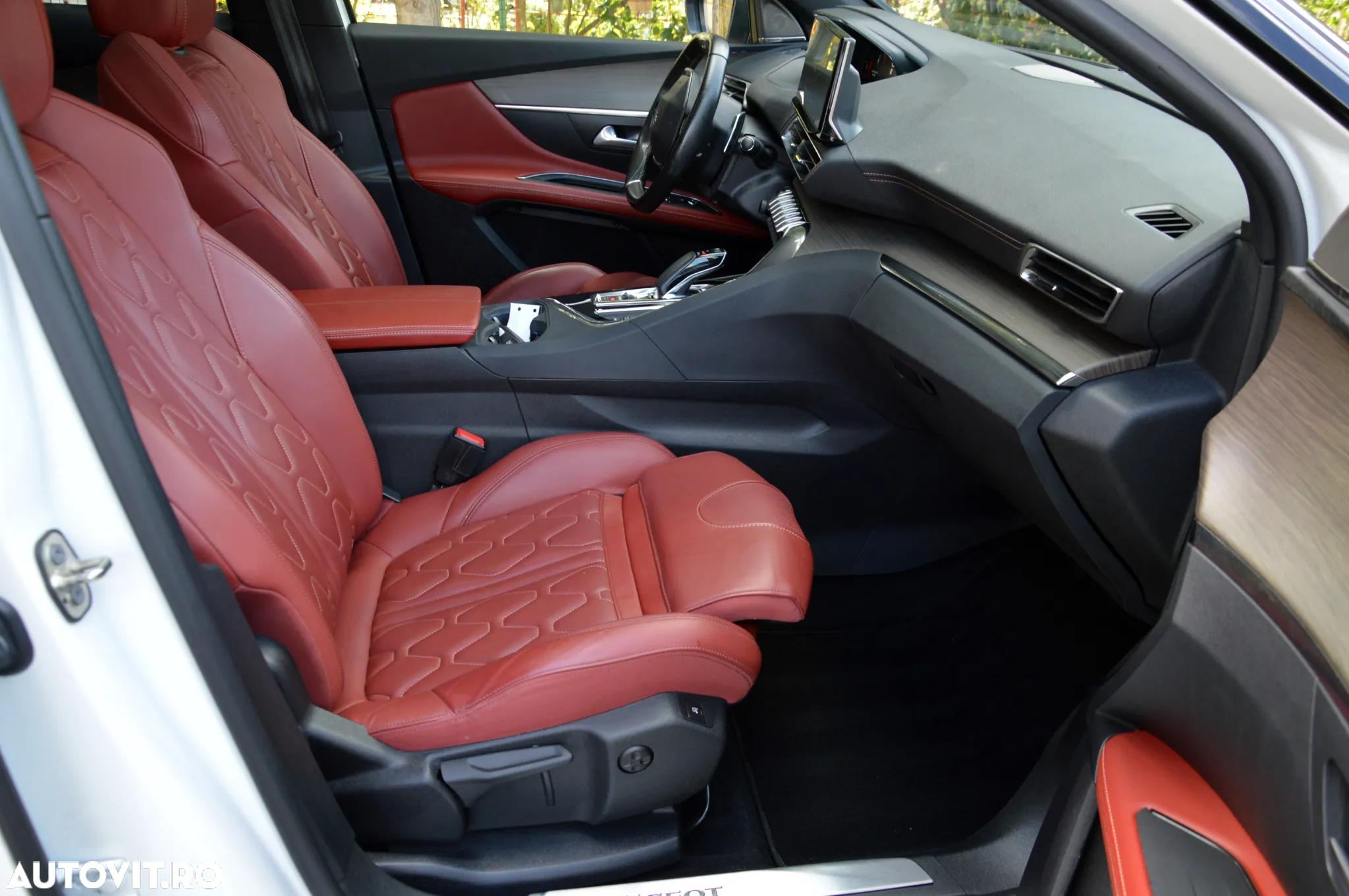 Peugeot 3008 Plug-In Hybrid 225 e-EAT8 GT - 29