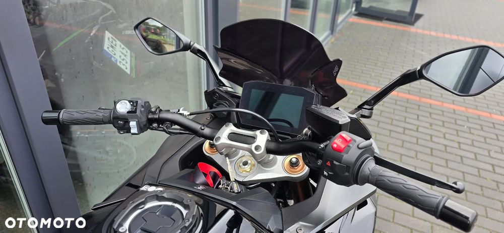 Suzuki GSX - 17