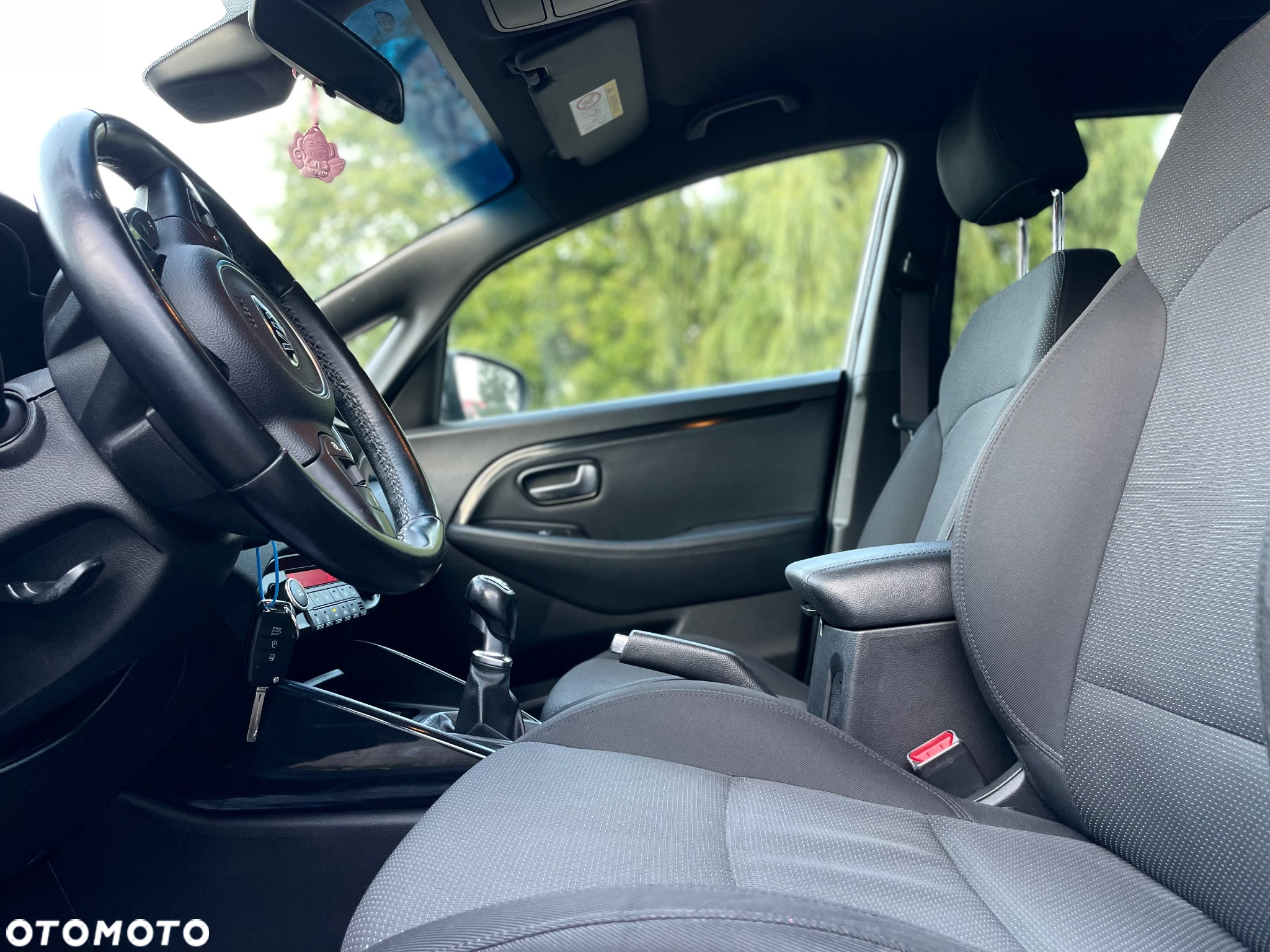 Kia Carens 1.7 CRDi 115 Dream Team Edition - 10