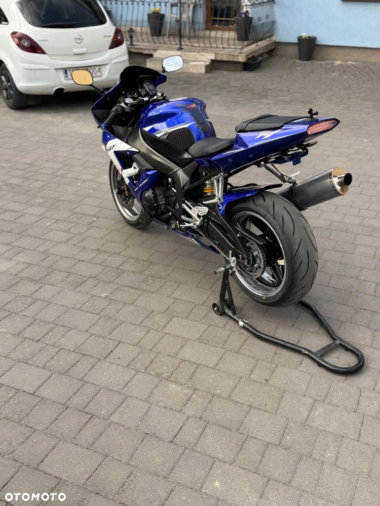 Yamaha R1 - 10