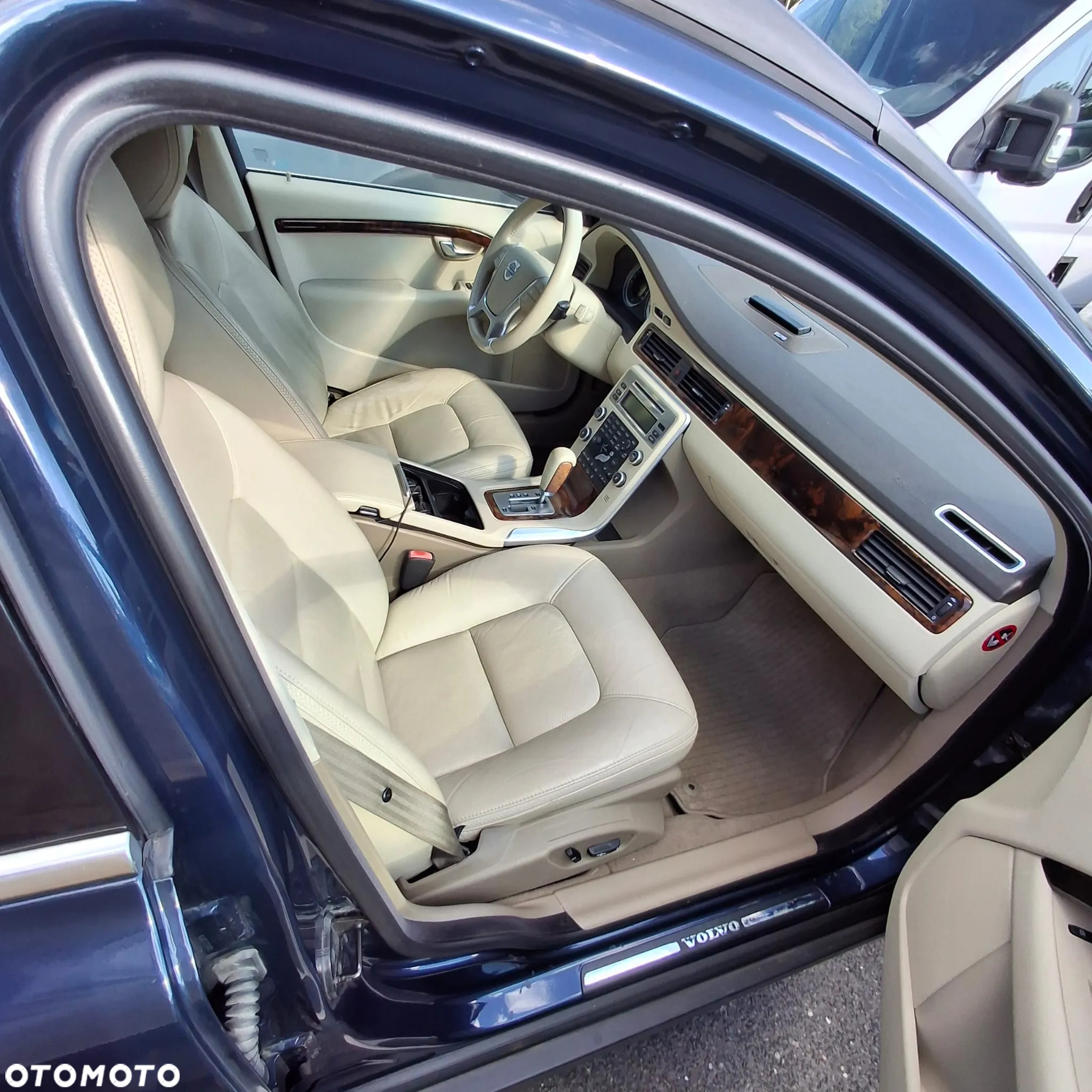 Volvo XC 70 T6 AWD Momentum - 11