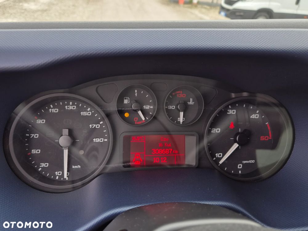 Iveco Daily 35C16, firana, kontener 8PAL, Winda 750KG, klimatyzacja - 19