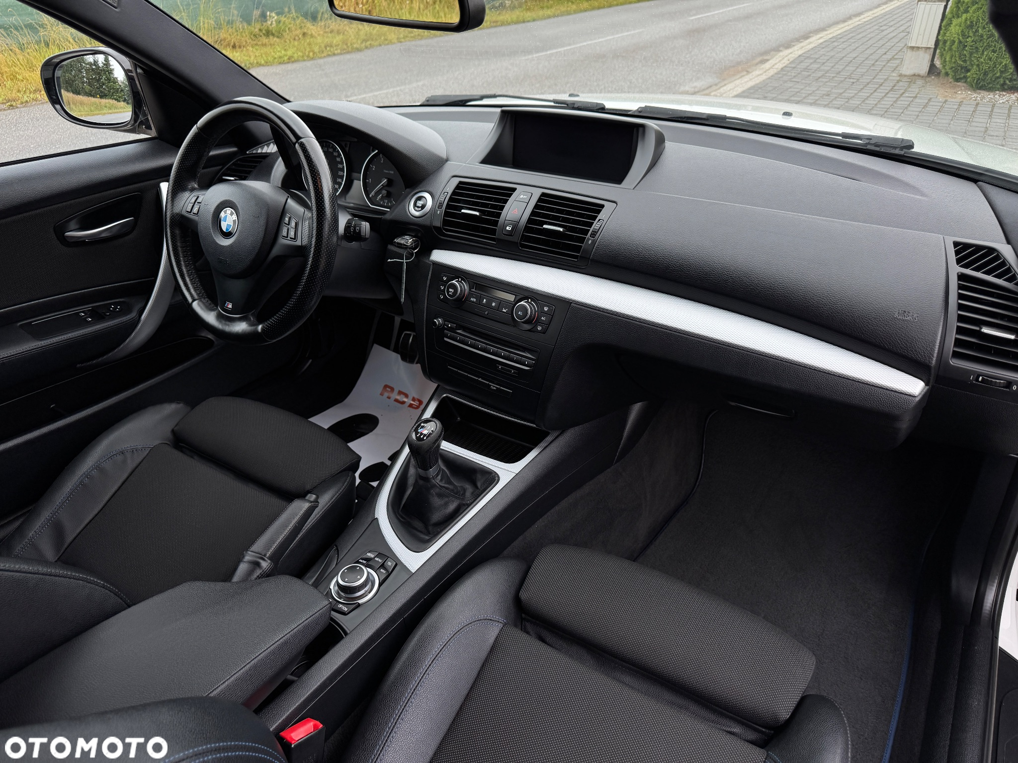 BMW Seria 1 120i - 25