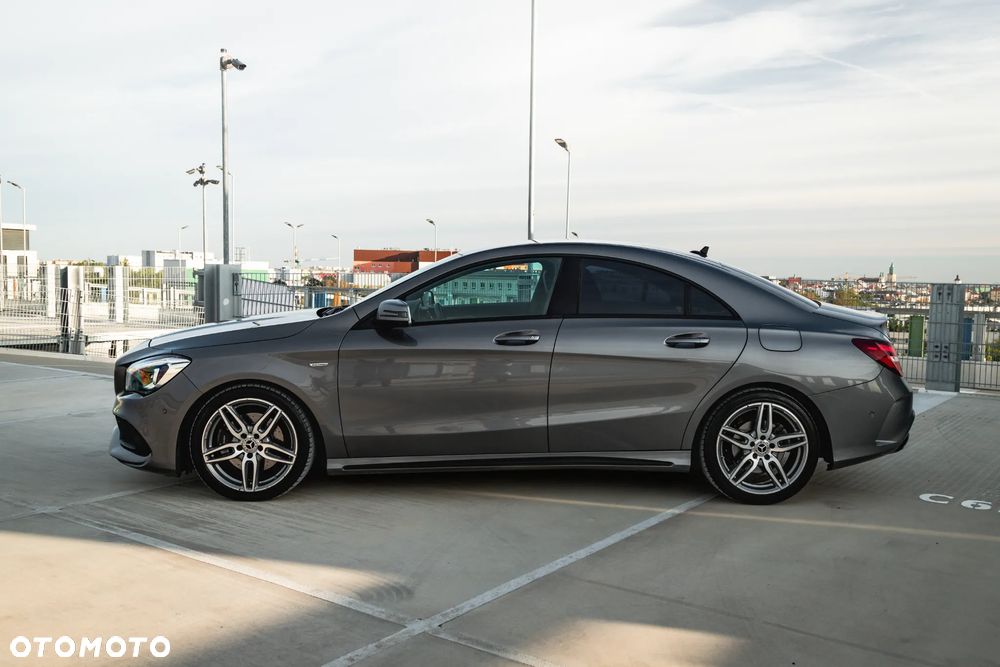 Mercedes-Benz CLA 220 4-Matic AMG Line - 3