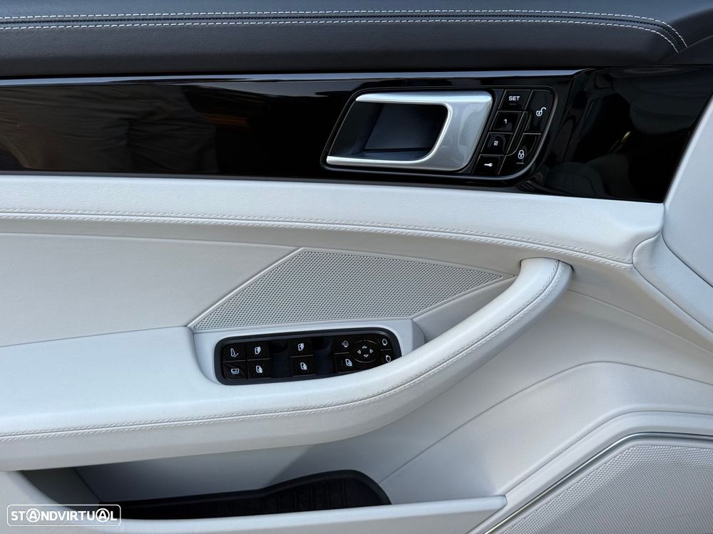 Porsche Panamera Sport Turismo 4 E-Hybrid - 34