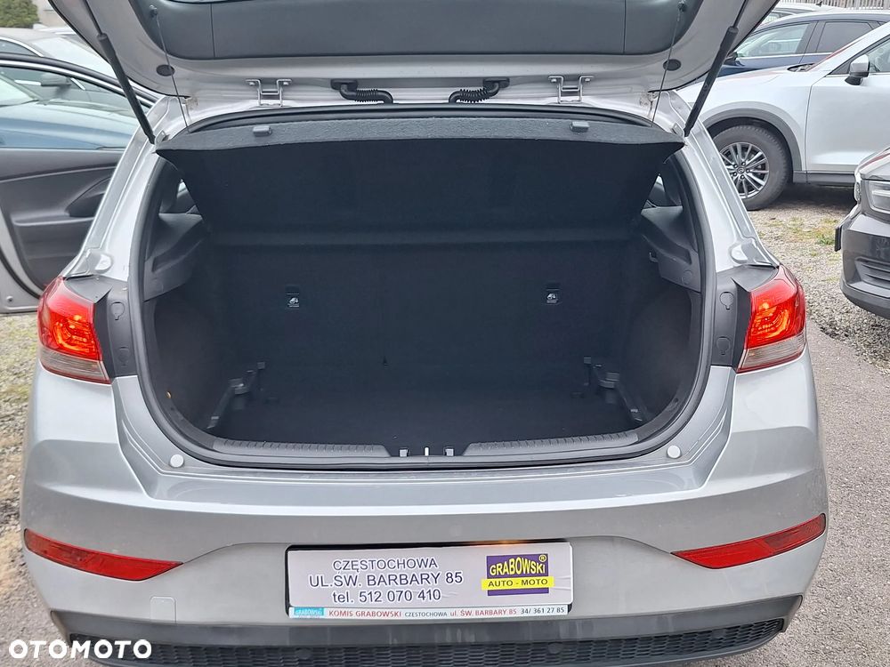 Hyundai i30 1.5 DPI Classic + - 15