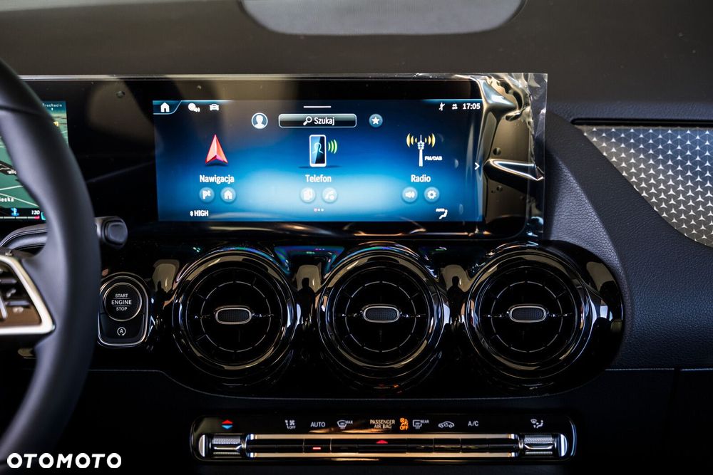 Mercedes-Benz GLA - 21