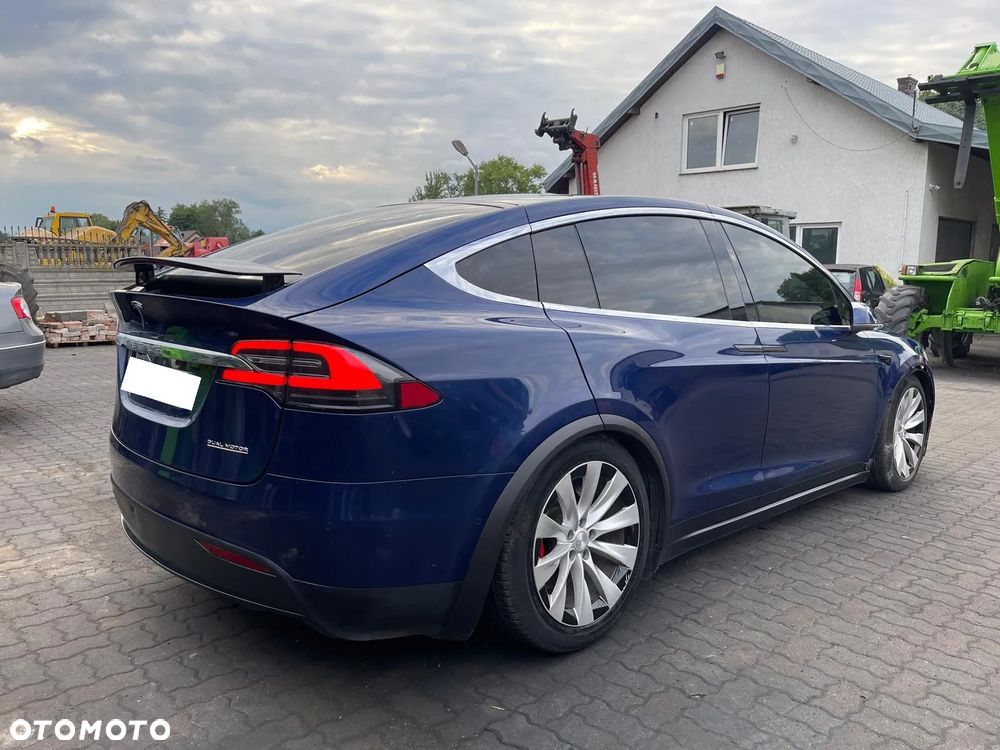 Tesla Model X Long Range - 32