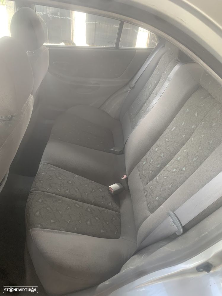 Hyundai Accent 1.3 GLS - 8