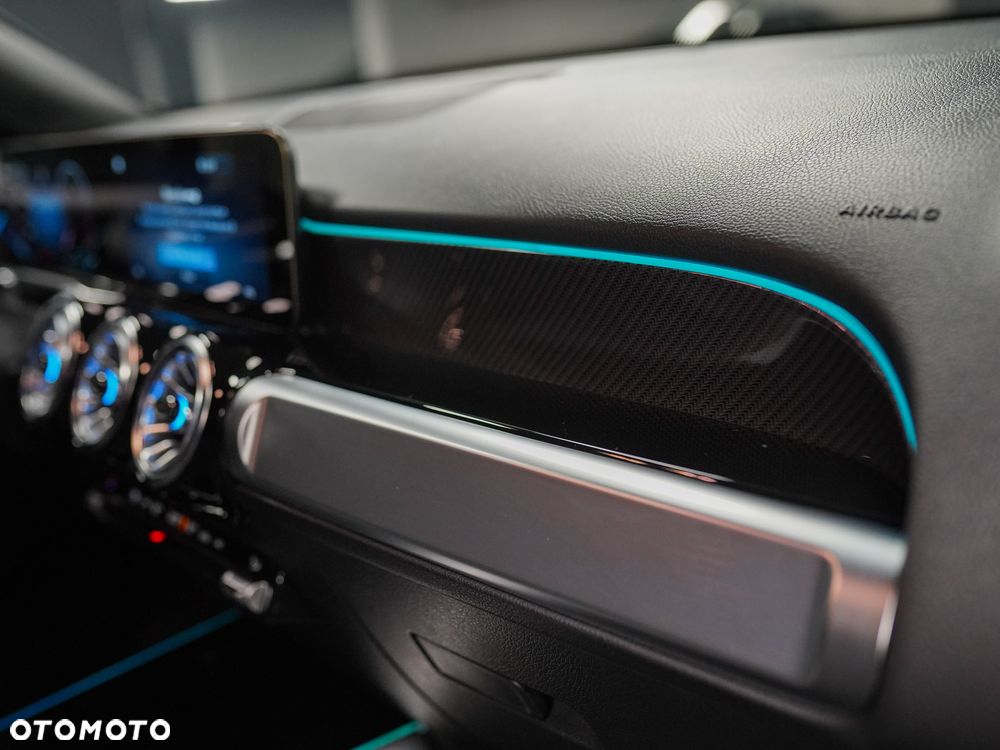 Mercedes-Benz GLB 200 AMG Line 7G-DCT - 19