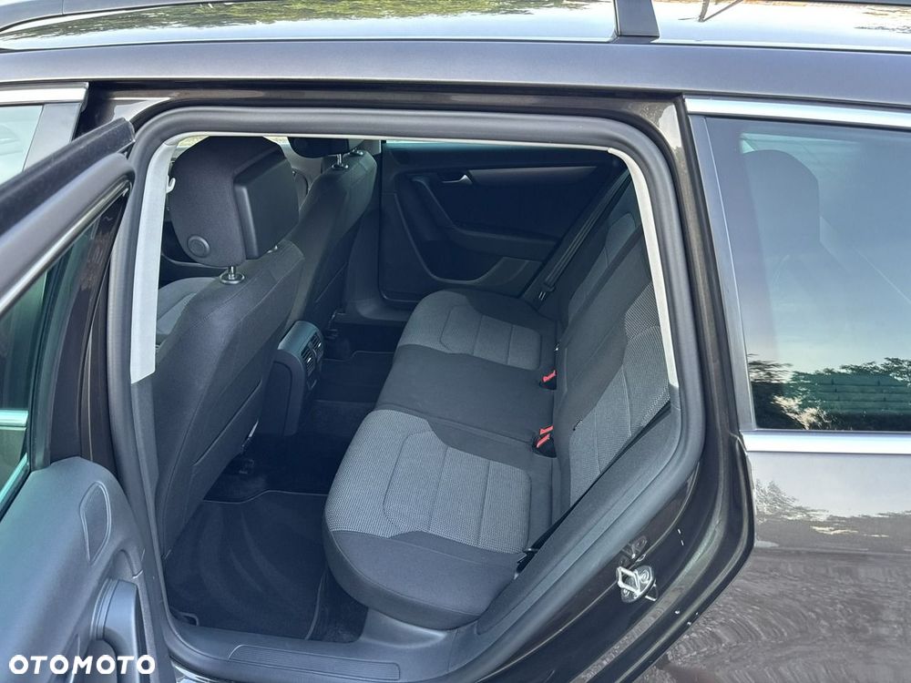 Volkswagen Passat - 19