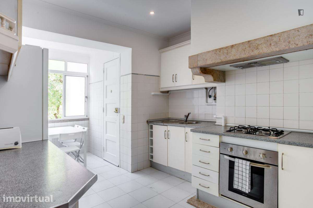 Quarto - localizado em Roma-Areeiro Lisbon - Grande imagem: 3/19