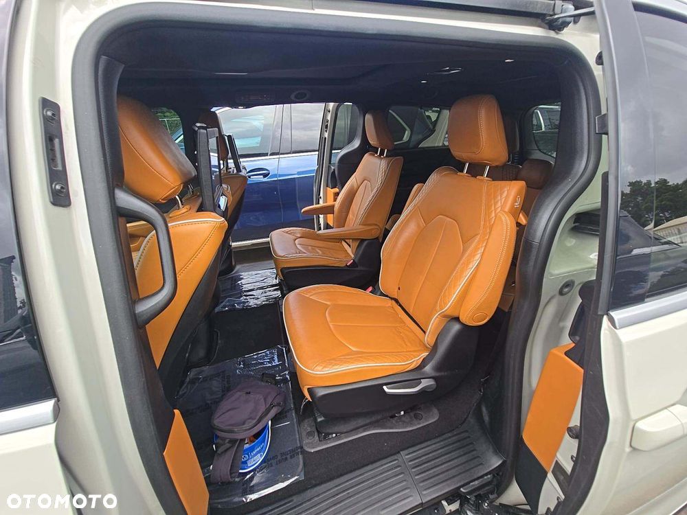 Chrysler Pacifica - 9