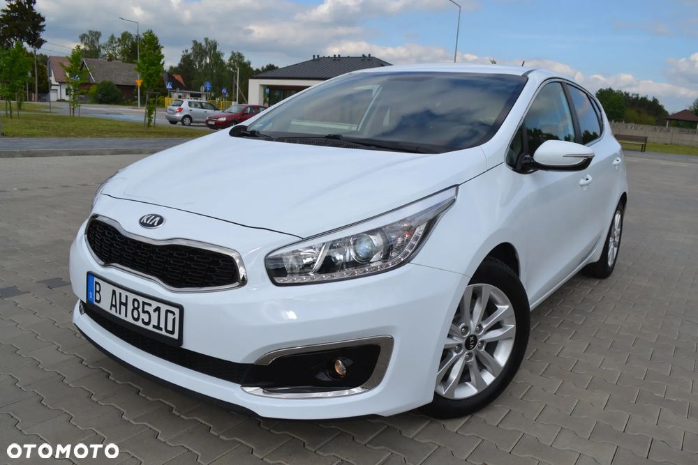 Kia Ceed - 32