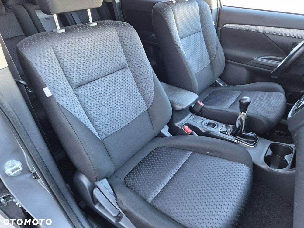 Mitsubishi Outlander - 24