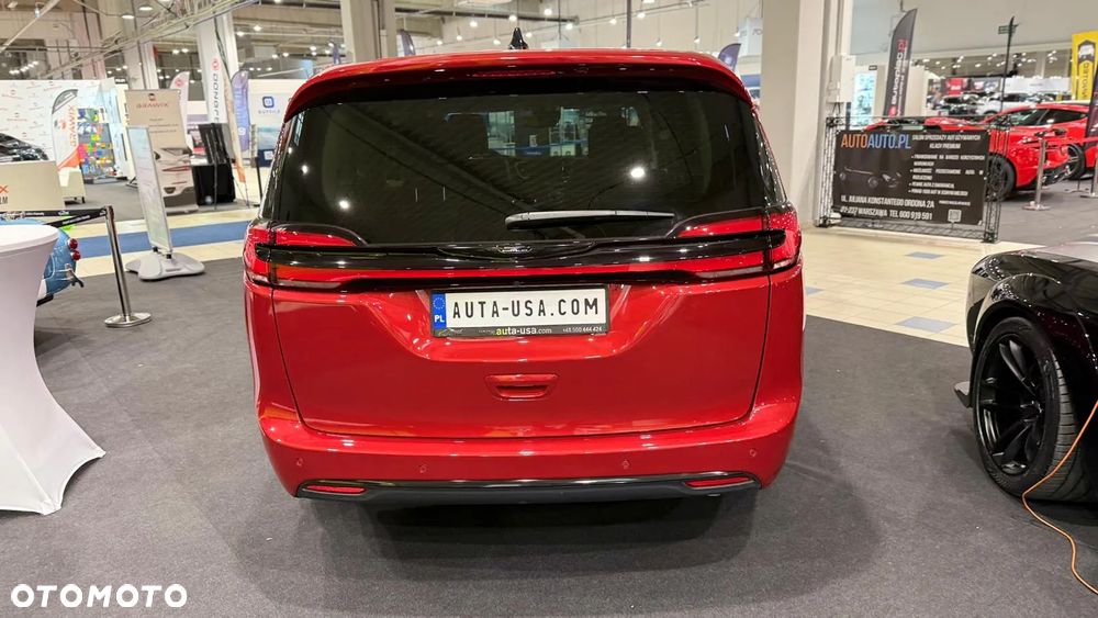 Chrysler Pacifica - 4