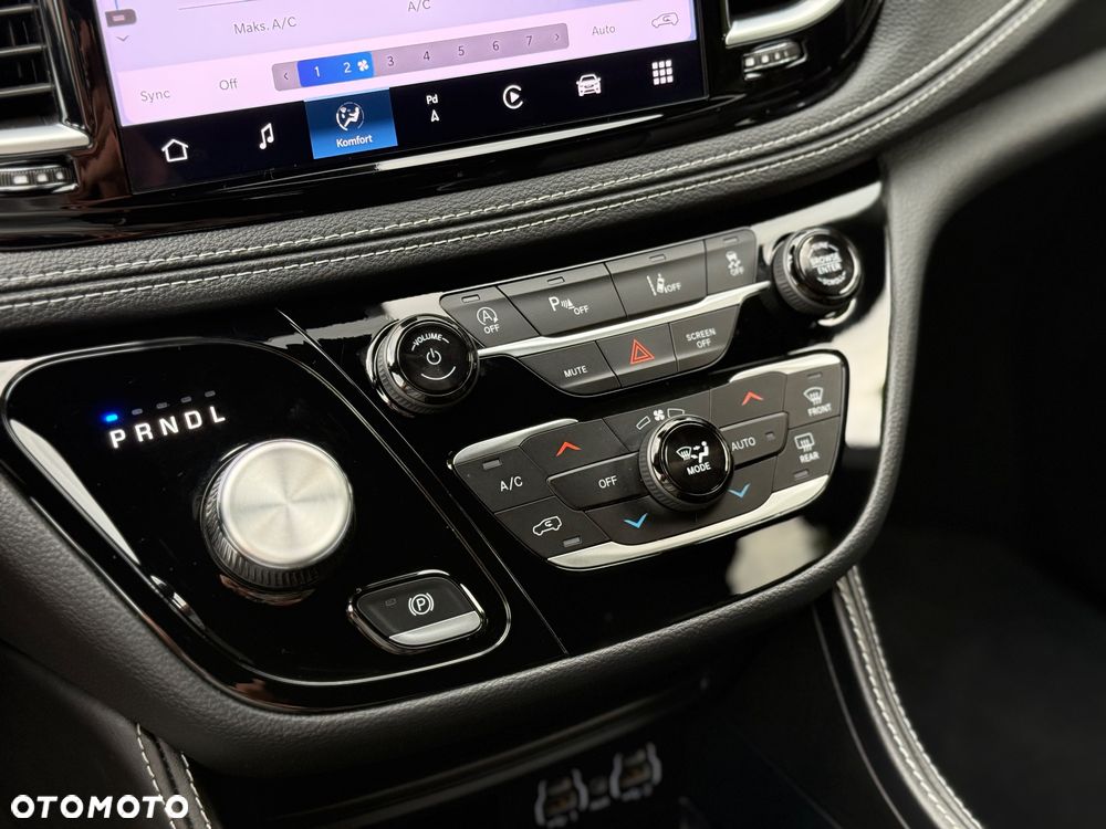 Chrysler Pacifica - 22
