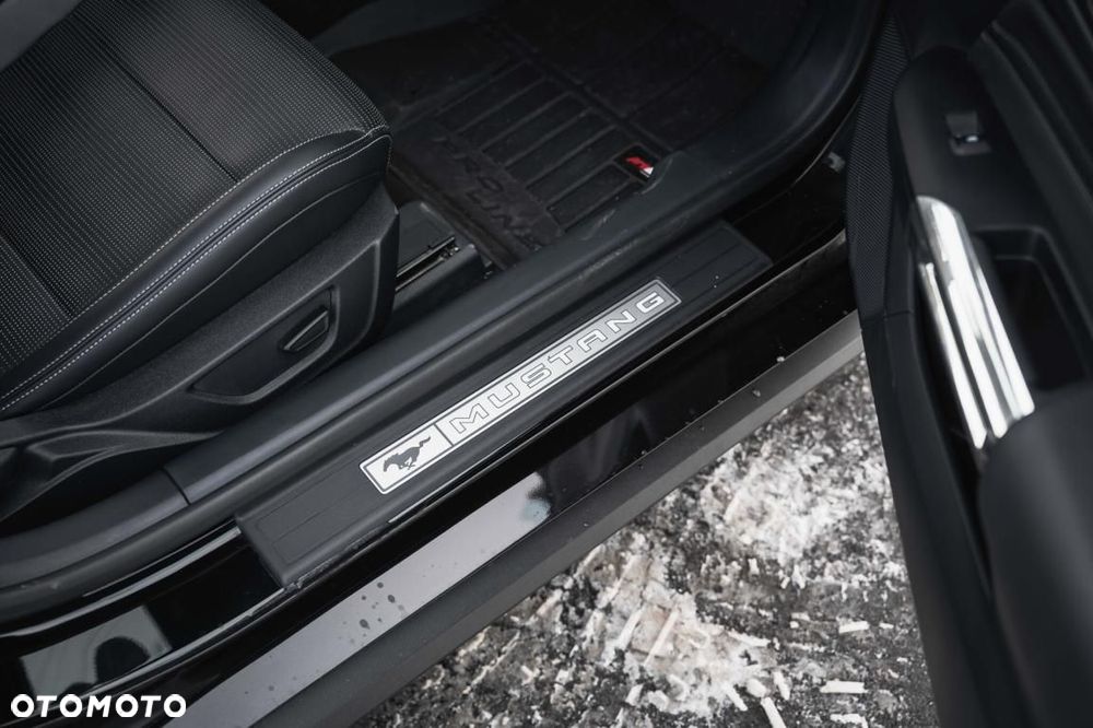 Ford Mustang - 25
