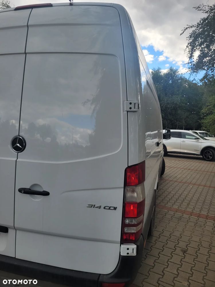 Mercedes-Benz Sprinter - 11