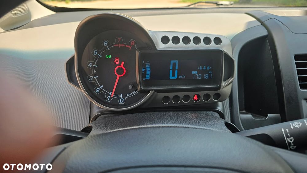 Chevrolet Aveo 1.2 LS - 10