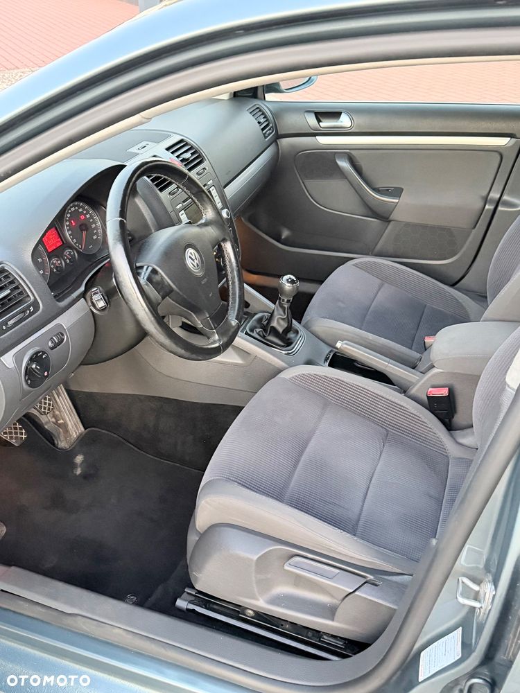 Volkswagen Jetta 1.6 FSI Comfortline - 9