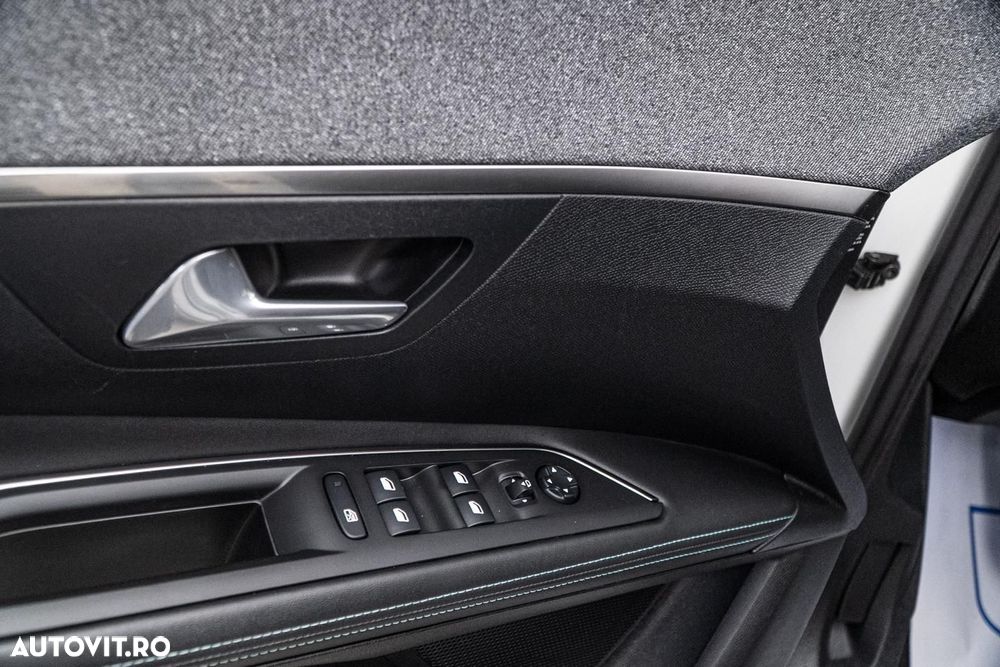 Peugeot 3008 1.2 PureTech 130 BVM6 Allure Pack - 32