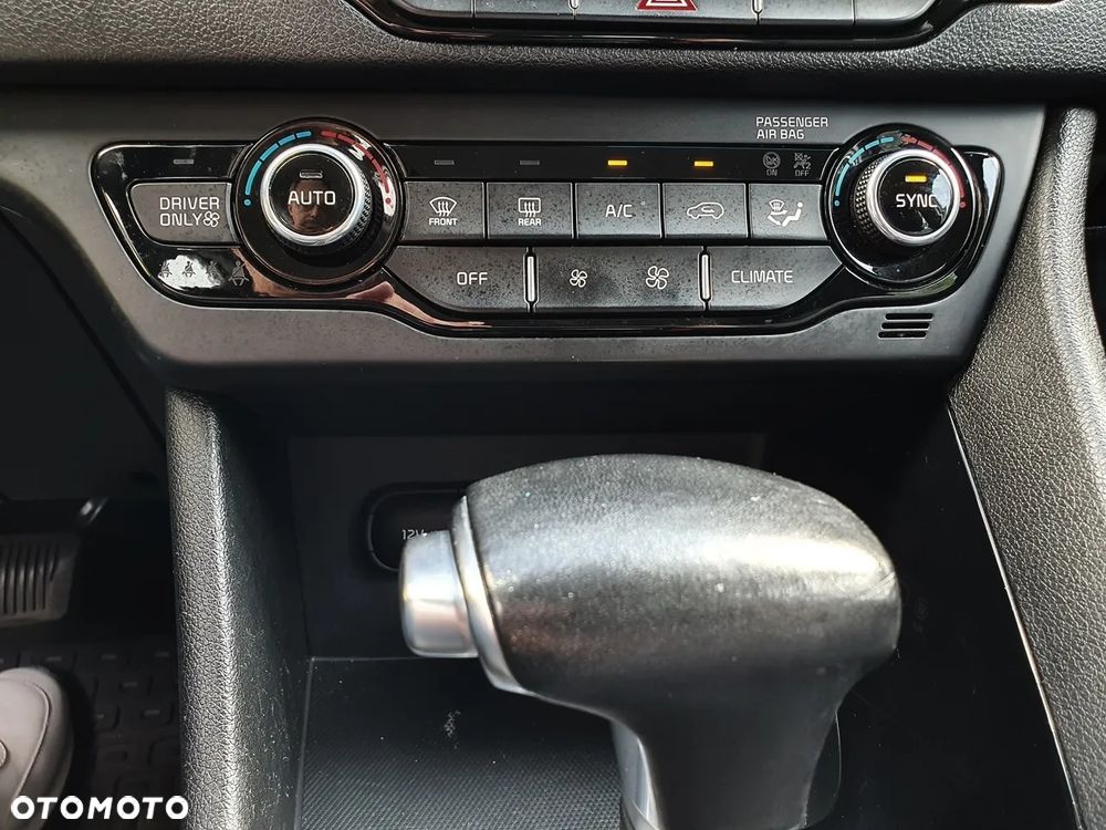Kia Niro 1.6 GDI Hybrid L - 24