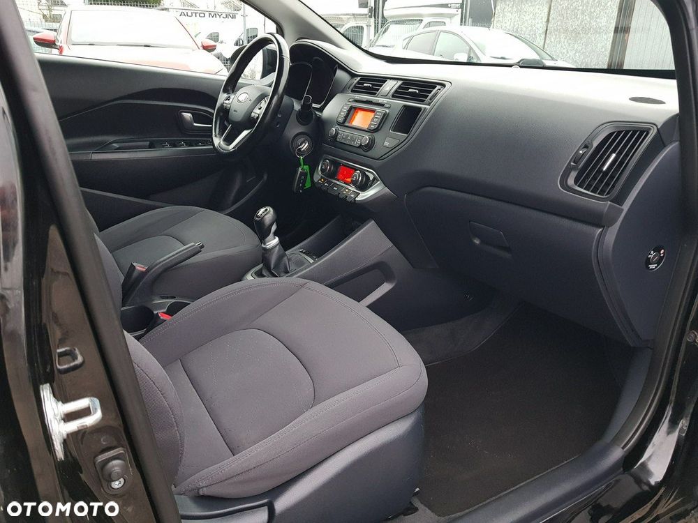 Kia Rio 1.4 Fifa World Cup Edition - 16