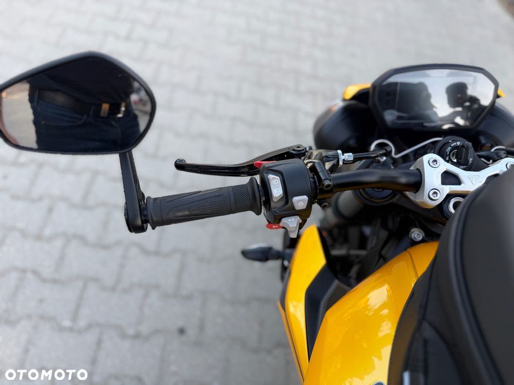 Triumph Street Triple - 29