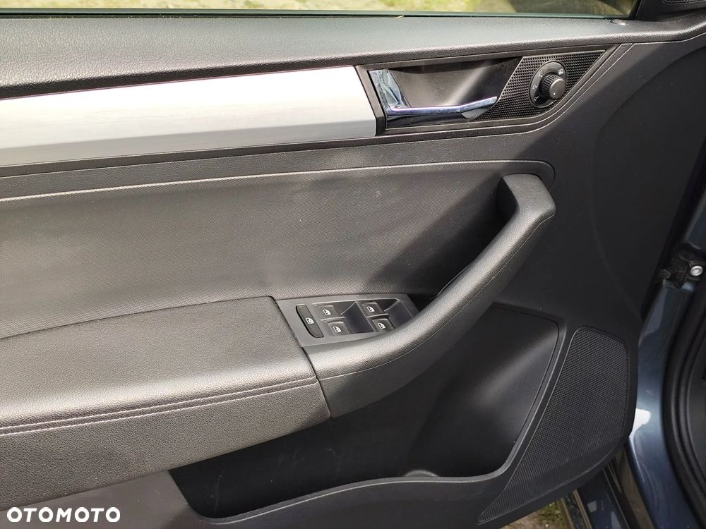 Skoda RAPID 1.0 TSI Ambition - 17