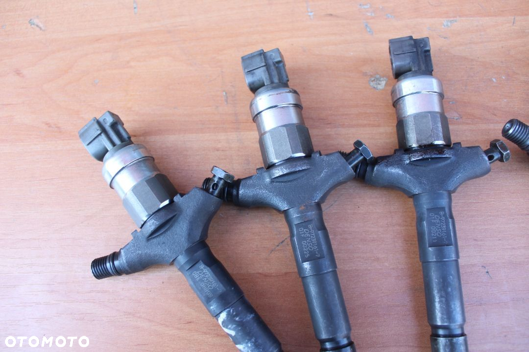 WTRYSKIWACZE OPEL VECTRA C SIGNUM 3.0 CDTI Y30DT 8-97239161-7 - 2