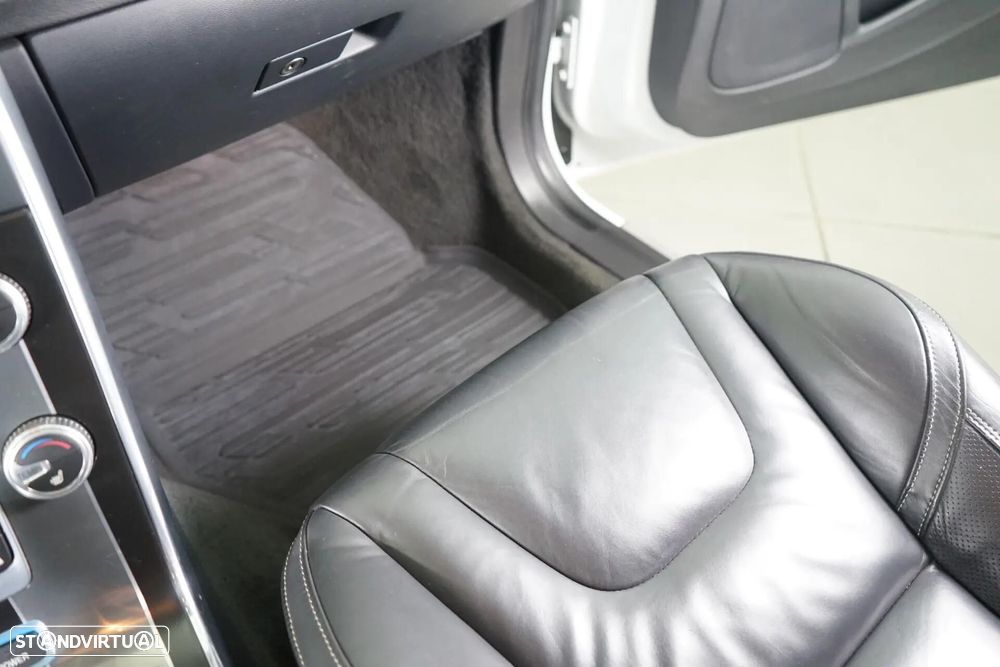 Volvo V60 2.4 D6 R-Design AWD Phev - 36