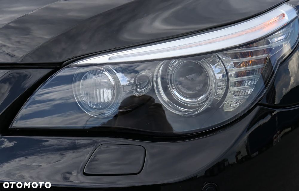 BMW Seria 5 550i - 6