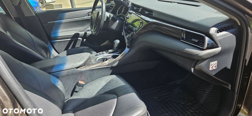 Toyota Camry 2.5 Hybrid Executive CVT - 18