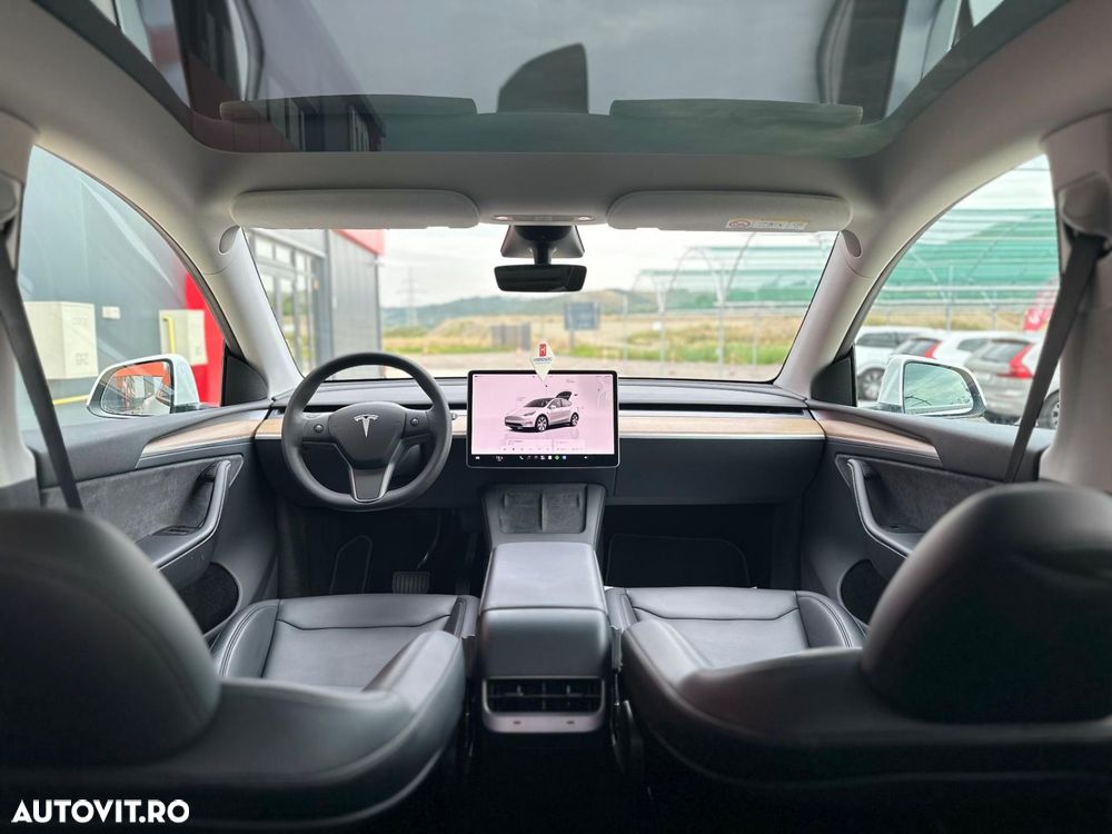 Tesla Model Y Long Range Dual Motor AWD - 23