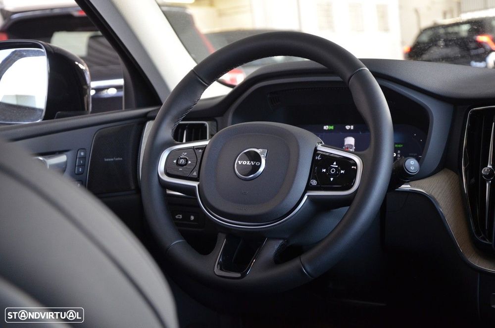 Volvo XC 60 2.0 T6 PHEV Plus Dark - 23