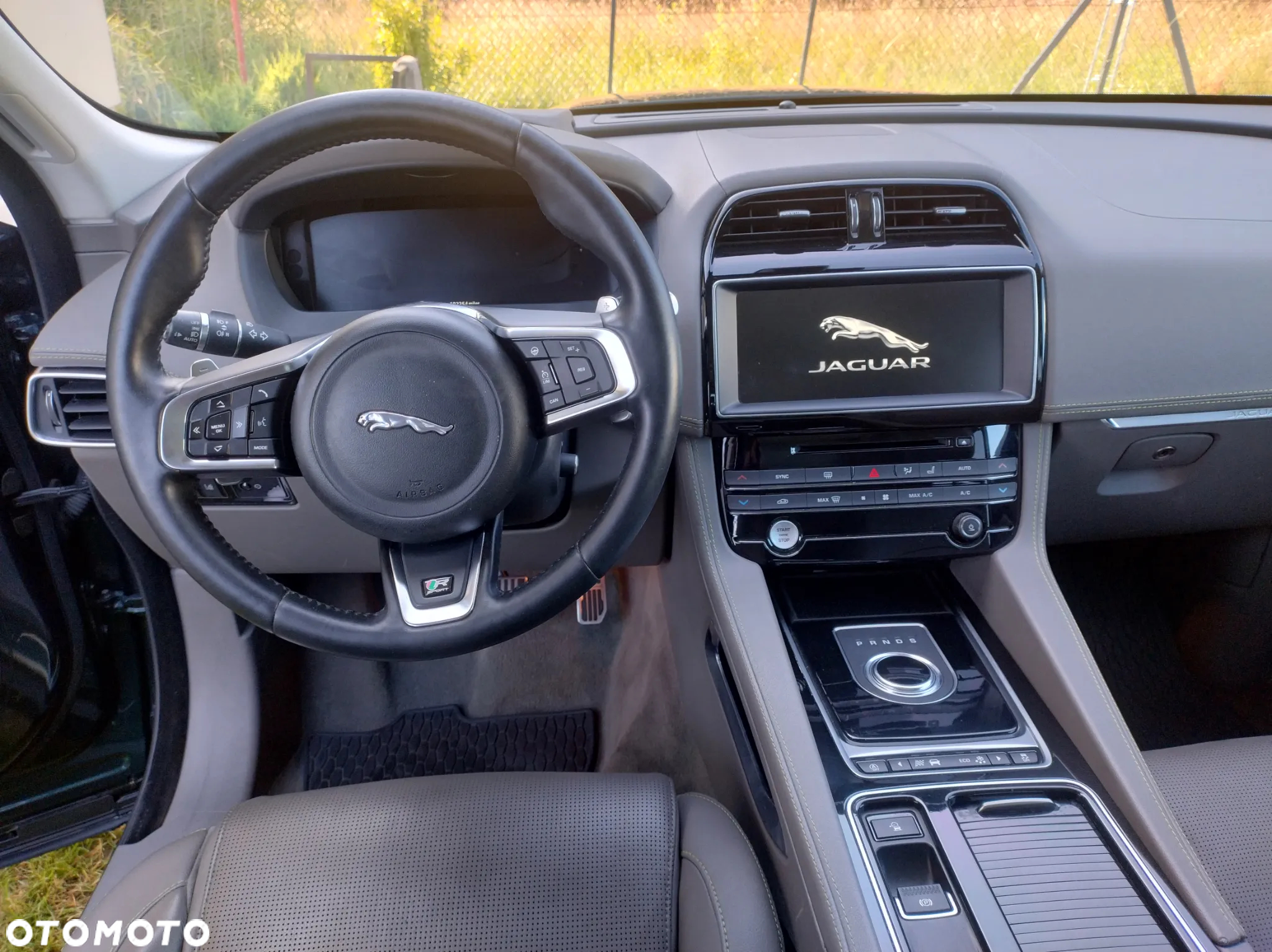 Jaguar F-Pace 2.0 i4P AWD R-Sport - 12