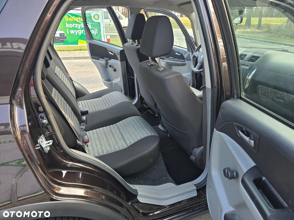 Suzuki SX4 1.6 Comfort Plus - 10
