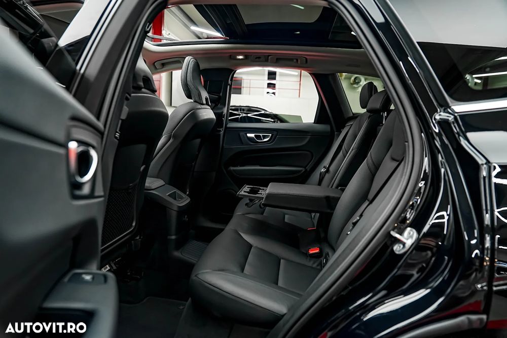 Volvo XC 60 T6 AWD Plus Dark - 6