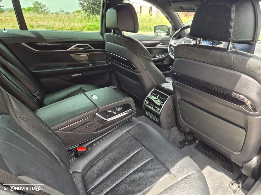 BMW 740 d xDrive Pack M - 13