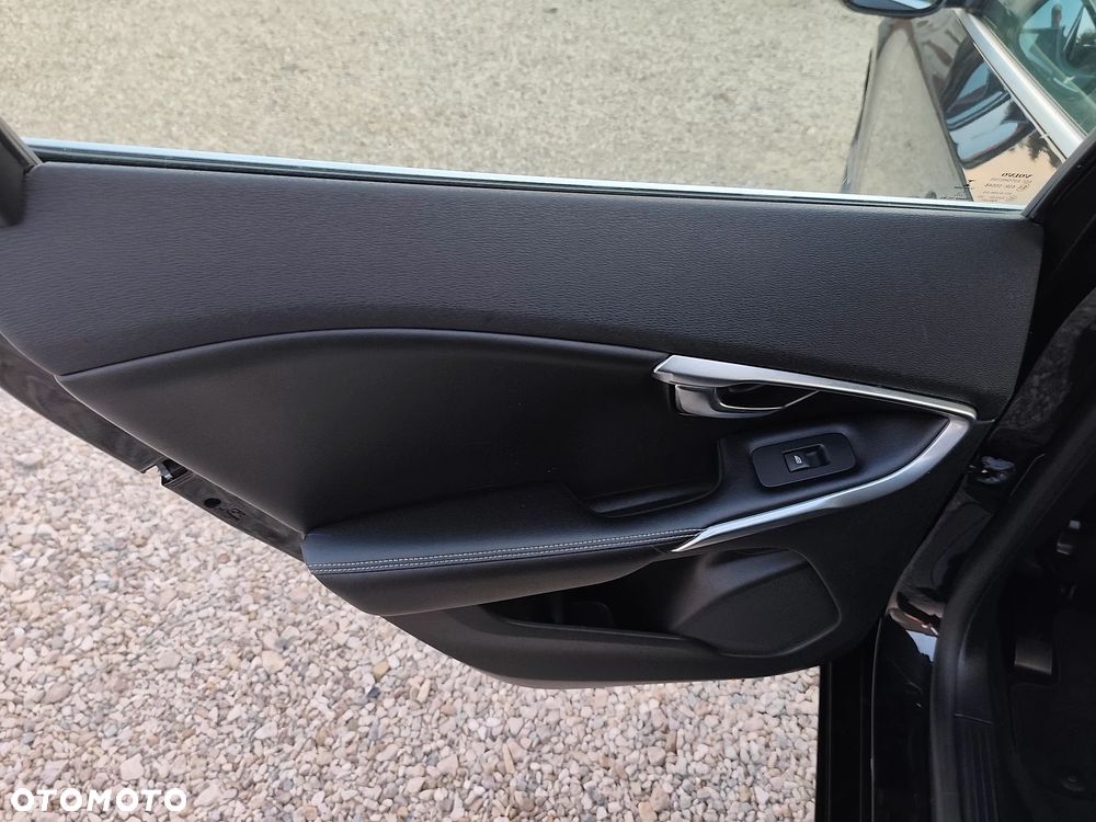Volvo V40 D2 R Design - 15